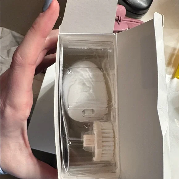 Mary Kay Skinivorgate Cleansing Brush - Picture 4 of 4